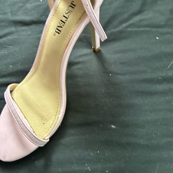 Pink heels. - Picture 5 of 8